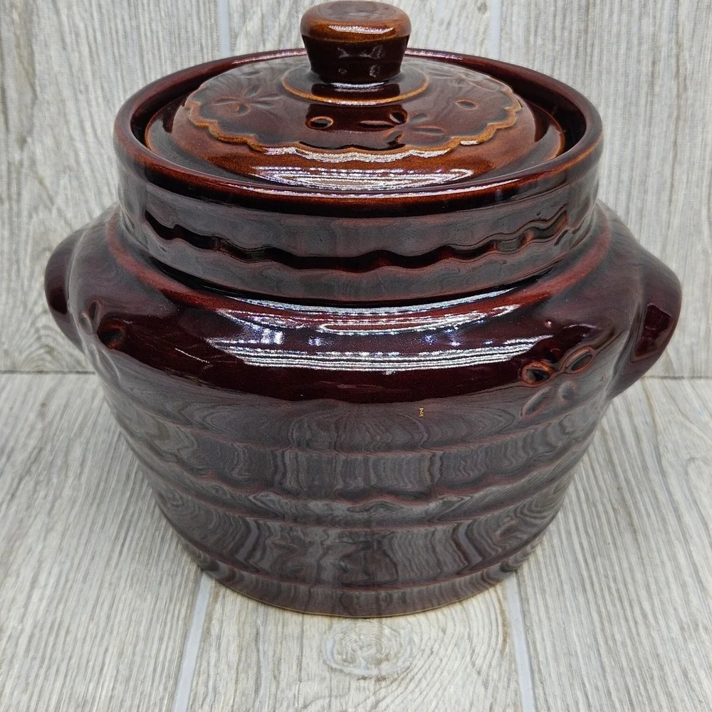 Mar-Crest Daisy and Dot Brown Stoneware Bean Pot with Lid Oven Proof USA Vintage